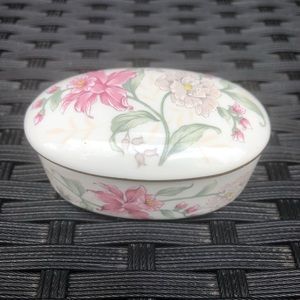 jewelry/decor porcelain box
